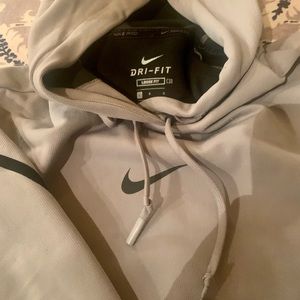 New Nike Pro Line Men’s Hoodie large. Beautiful and great for any athlete.